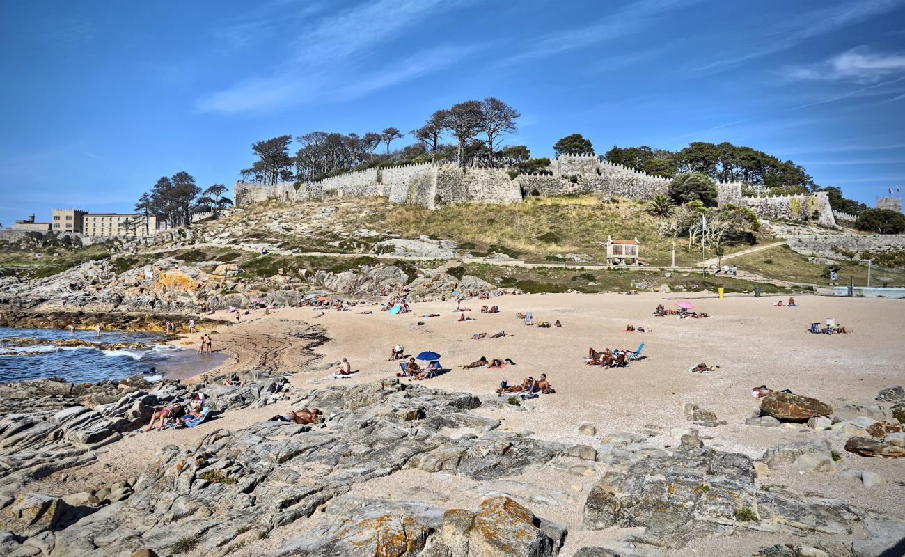 Фото Praia da Cuncheira с песок с камнями поверхностью