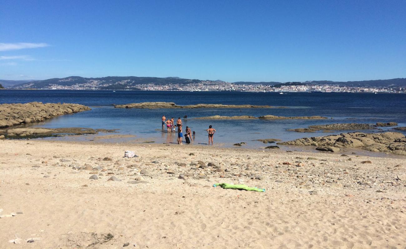 Фото Praia da Cunchina с золотой ракушечник поверхностью