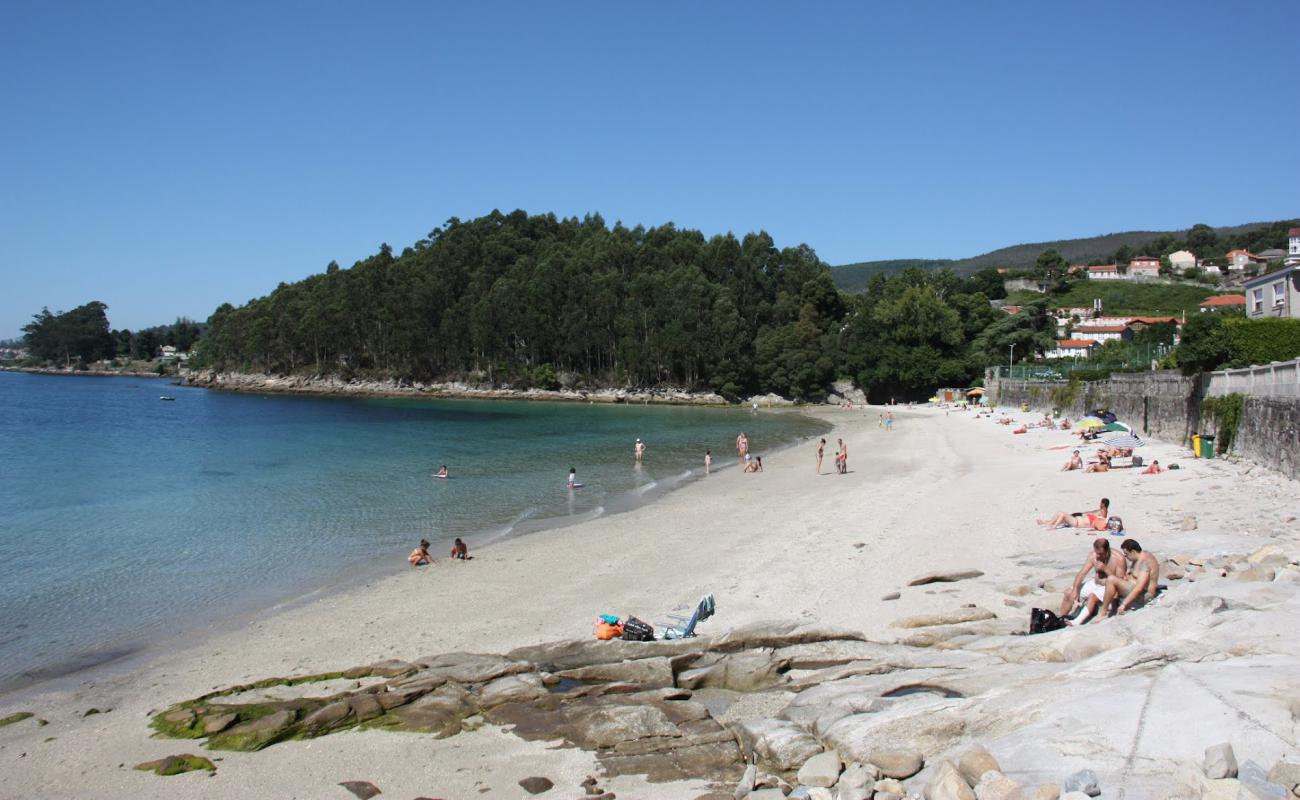 Фото Praia de Chancelas с белый песок поверхностью