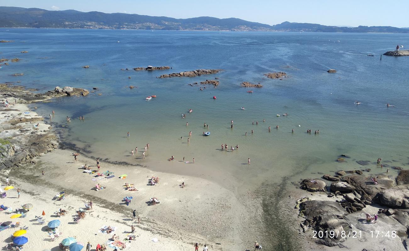 Фото Carabuxeira beach с золотистый песок поверхностью