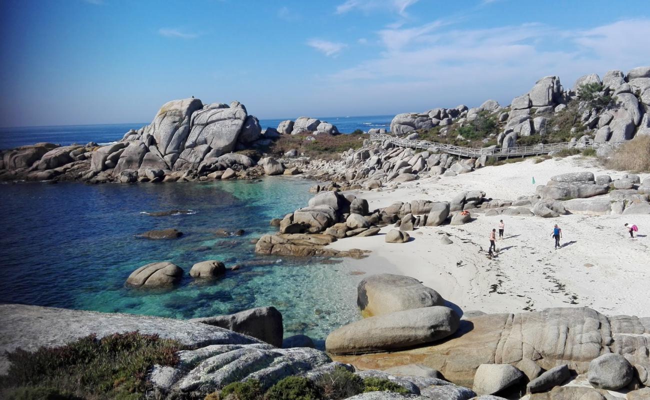 Фото Abelleira beach с белая чистая галька поверхностью