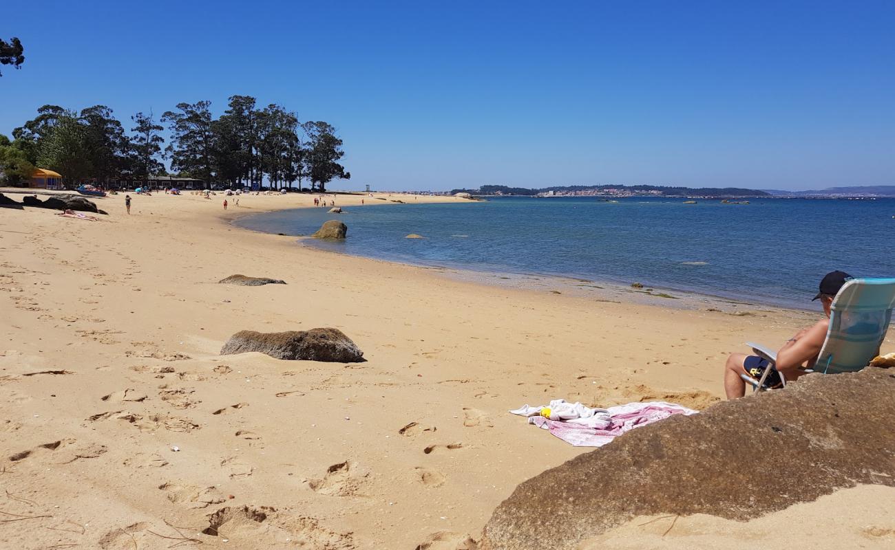 Фото Praia das Sinas с светлый песок поверхностью