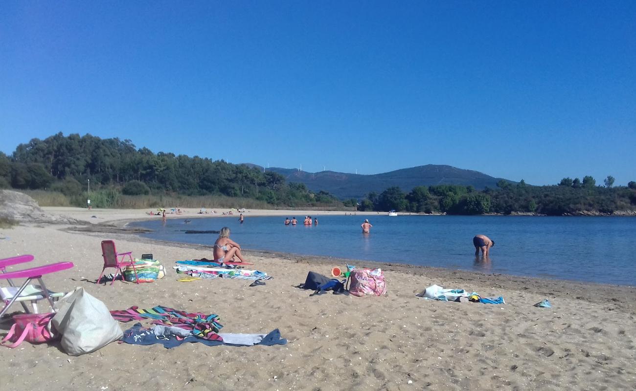 Фото Porron beach с белый песок поверхностью