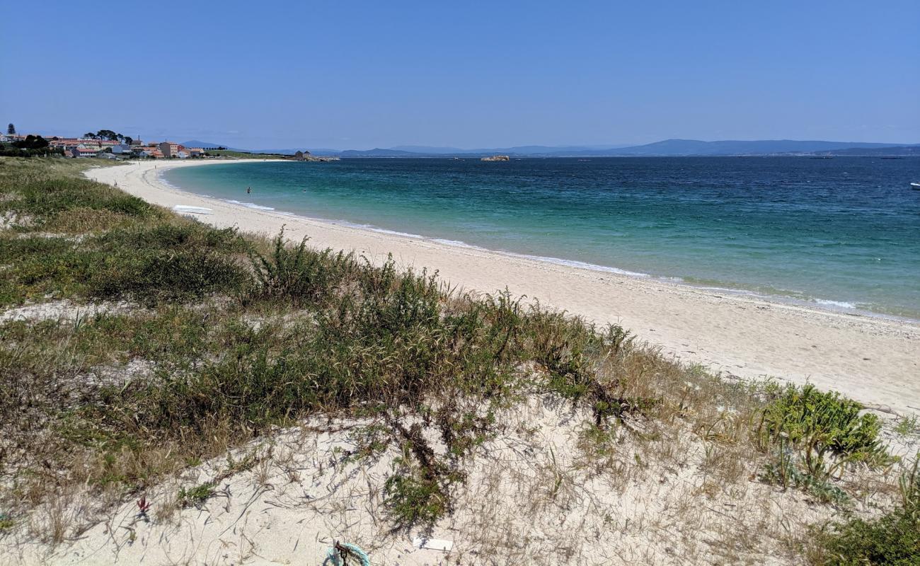 Фото Castro beach с белый песок поверхностью