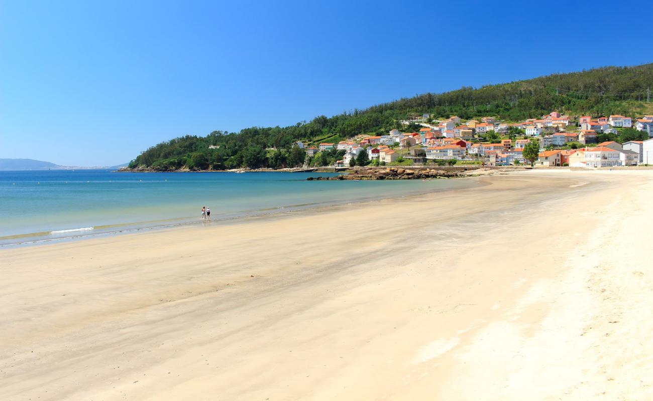 Фото Praia do Ezaro с белый песок поверхностью