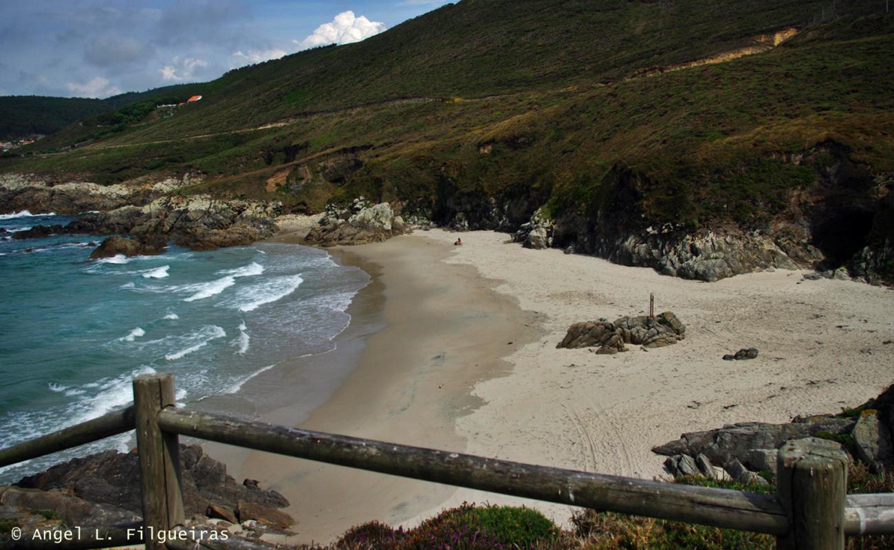 Фото Playa de Arnela с белый песок поверхностью