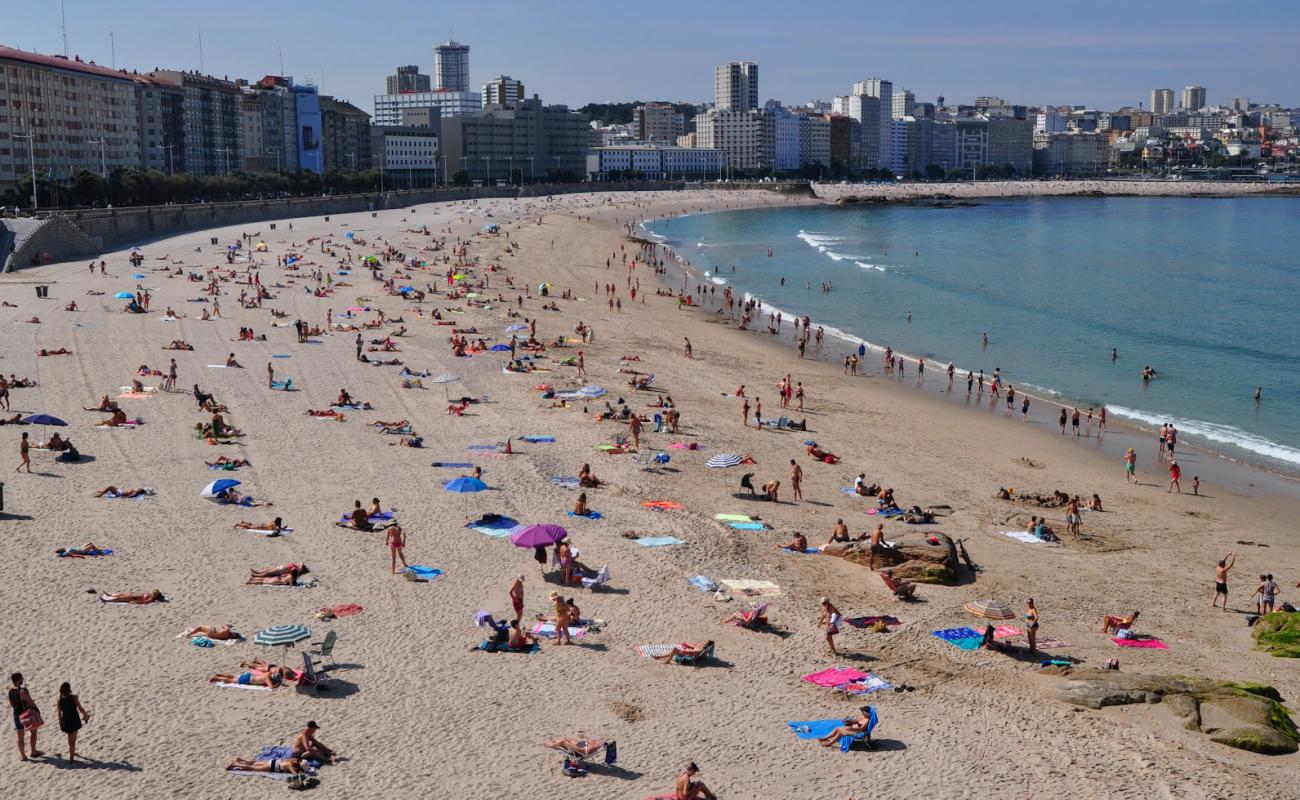 Фото Playa del Orzan с белый чистый песок поверхностью