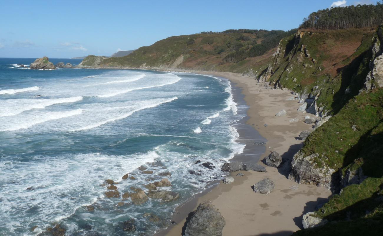 Фото Praia do Sarridal с золотистый песок поверхностью