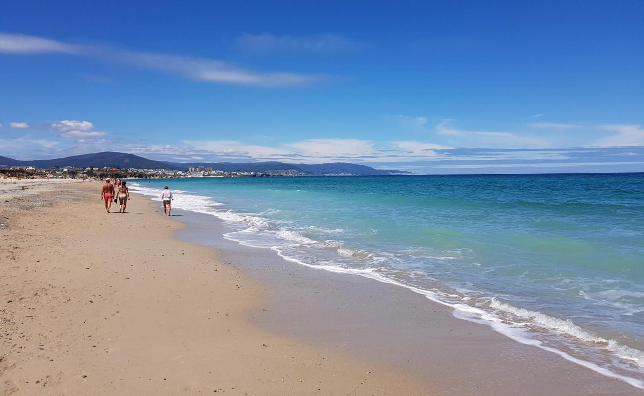 Фото Praia de Coto с светлый песок поверхностью