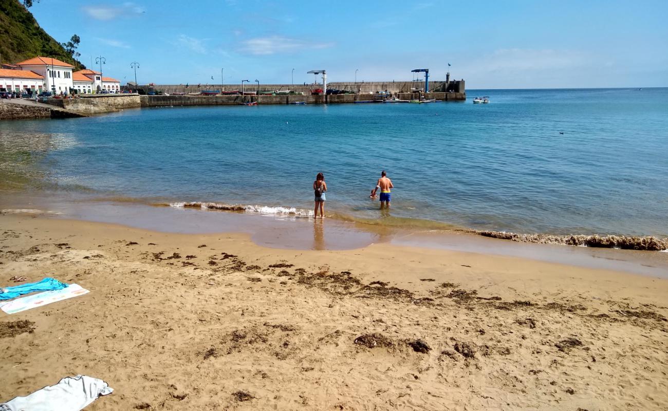 Фото Tazones beach с светлый песок поверхностью