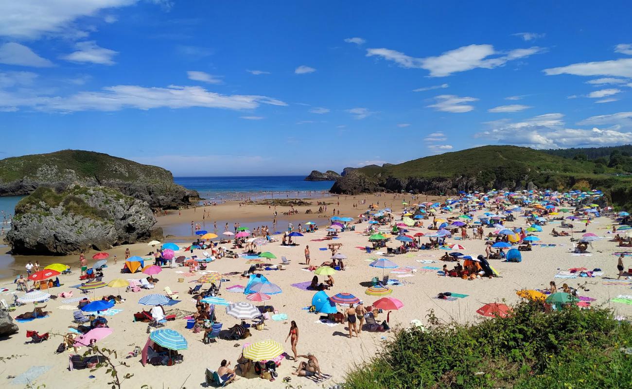 Фото Playa de Borizo с золотистый песок поверхностью