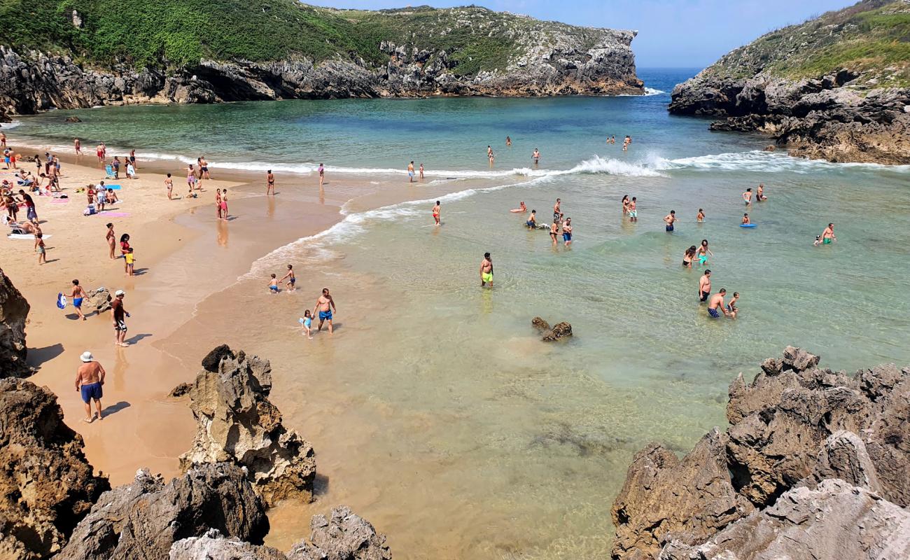 Фото Playa de Cue - Antilles с светлый песок поверхностью