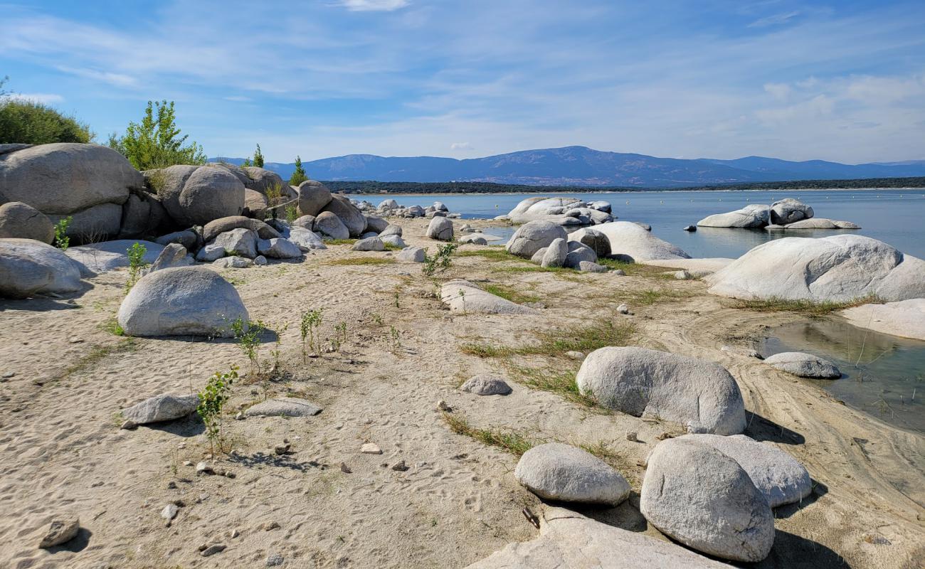 Фото Playa Valmayor с светлая галька поверхностью