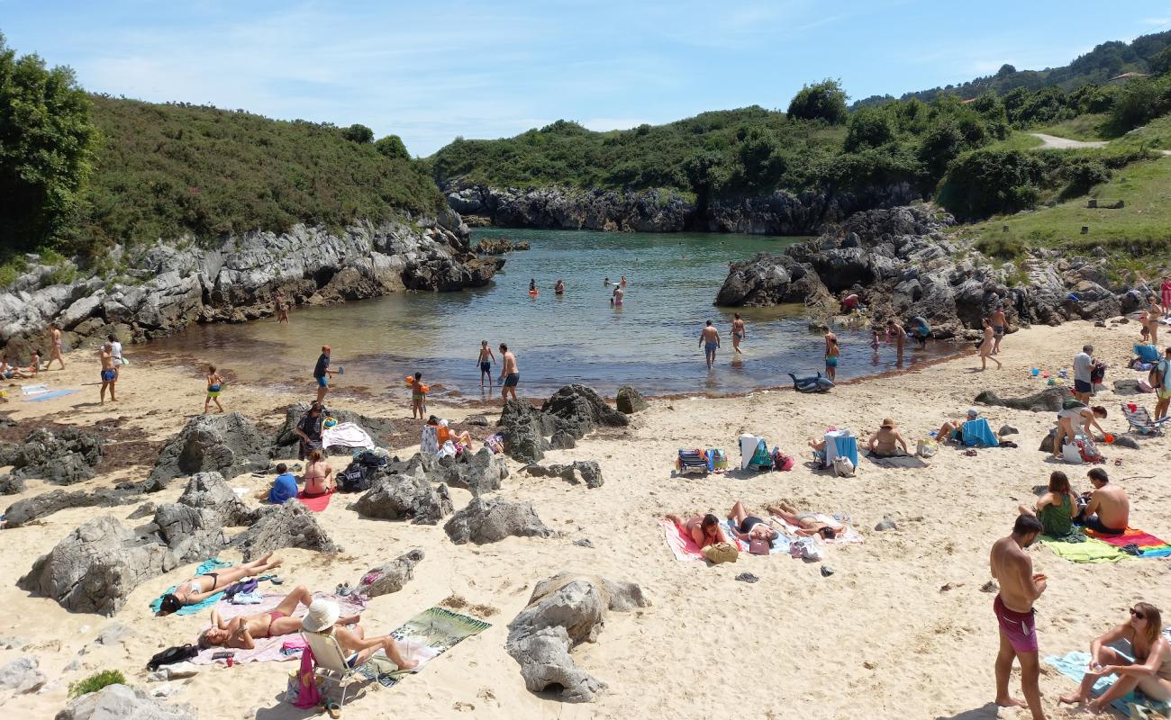 Фото Playa de Cobijero с серая галька поверхностью