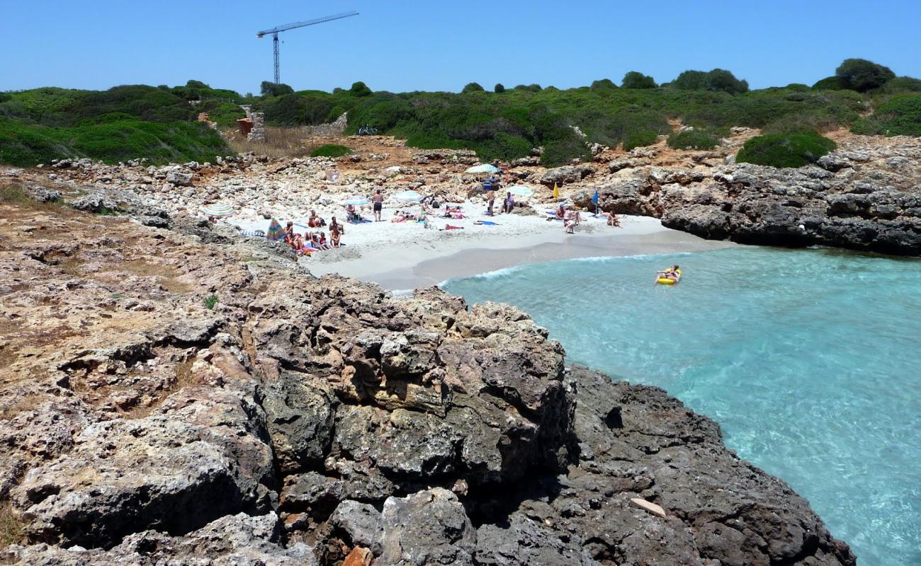 Фото Cala Rafalino с светлый песок поверхностью