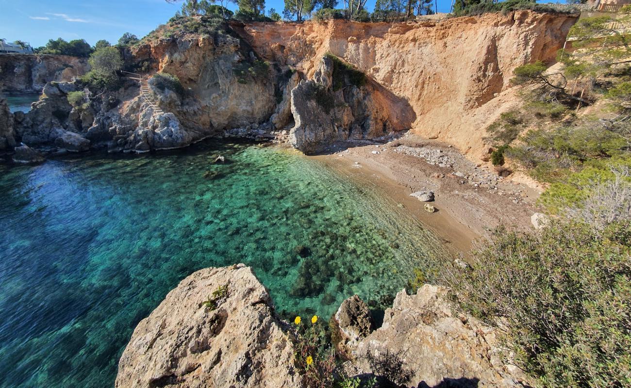 Фото Platja Cap des Gegant с песок с камнями поверхностью