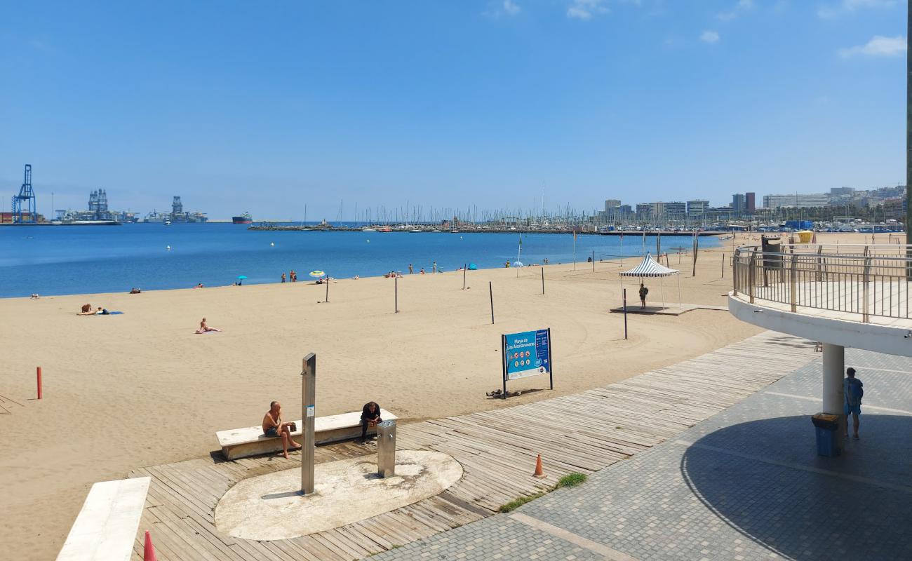 Фото Playa de Las Alcaravaneras с светлый песок поверхностью