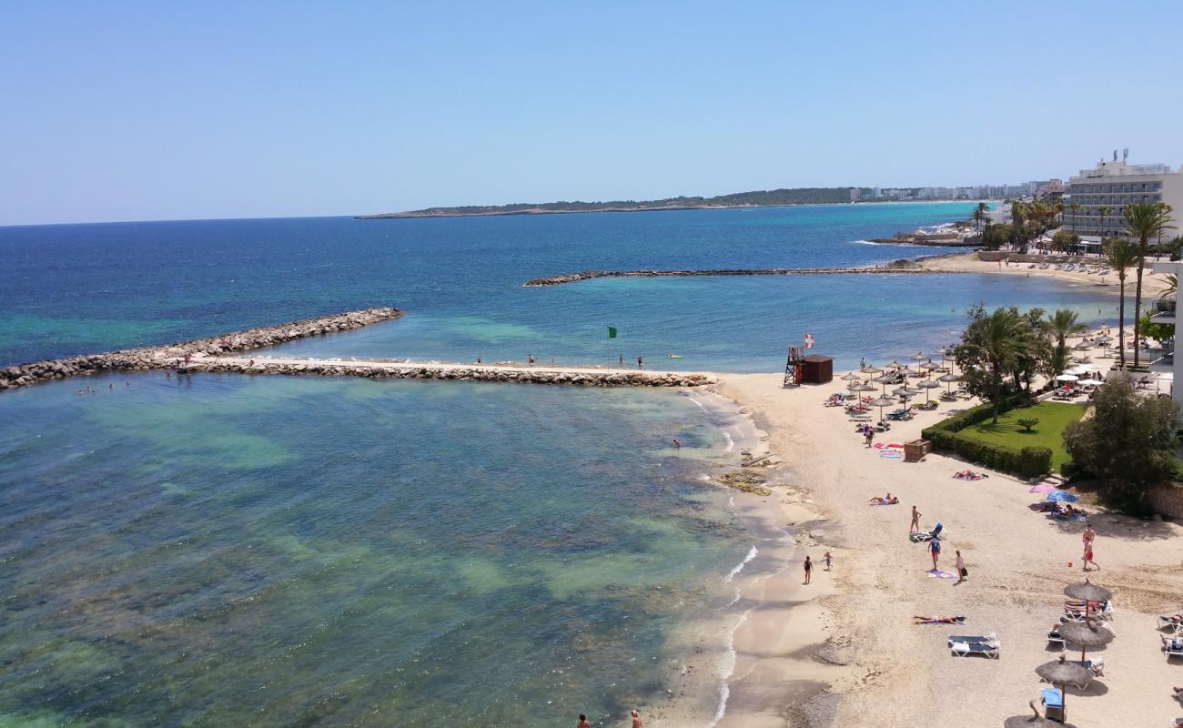 Фото Cala Bona с светлый песок поверхностью