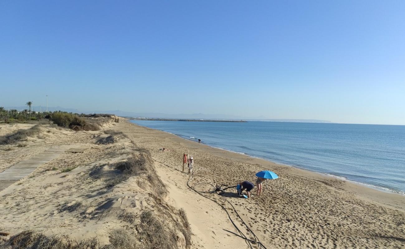 Фото Playa Los Viveros с светлый песок поверхностью