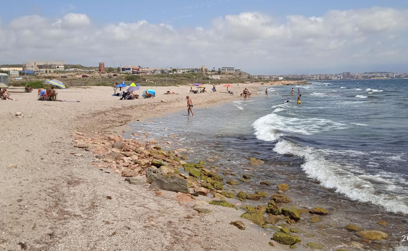 Фото Playa de Agua Amarga с светлый песок поверхностью