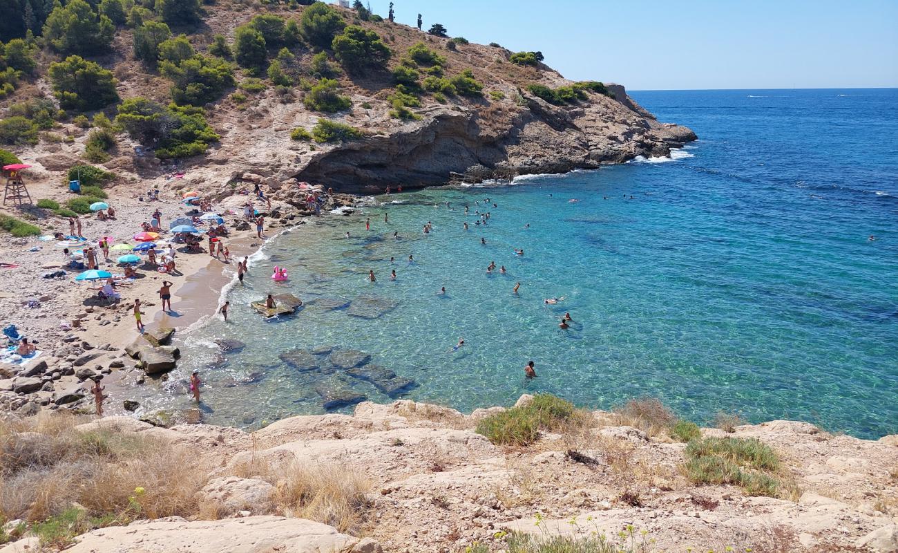 Фото Cala Almadraba с светлый песок поверхностью