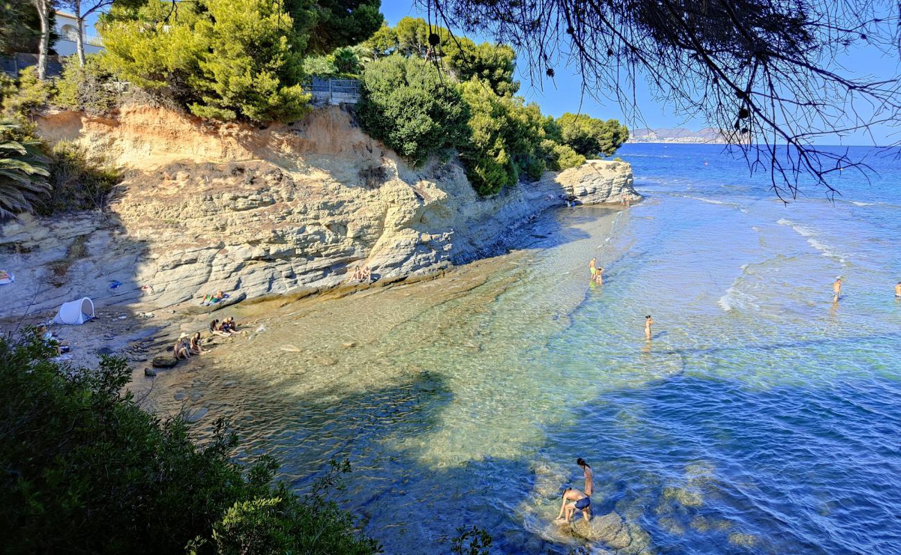 Фото Cala del Mallorqui с камни поверхностью