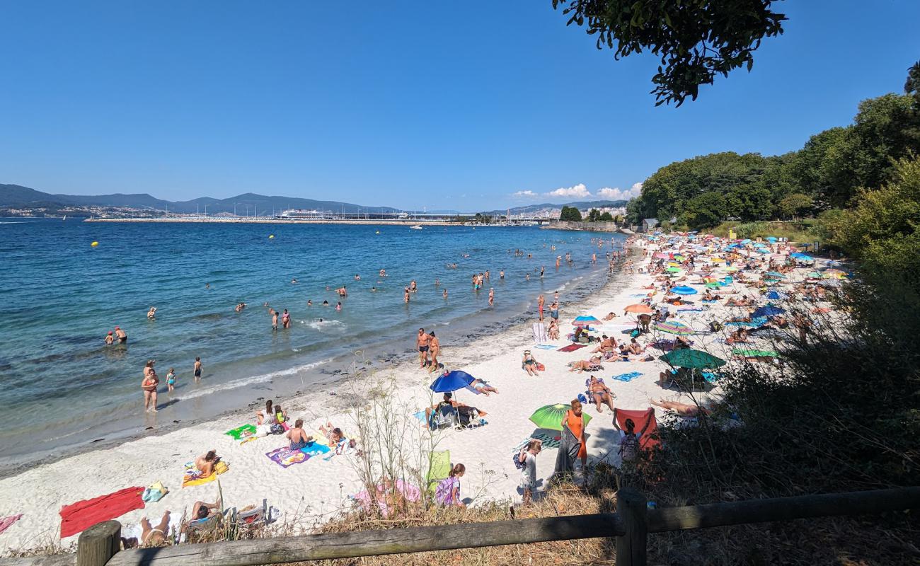 Фото Praia de Bouzas с светлый песок поверхностью