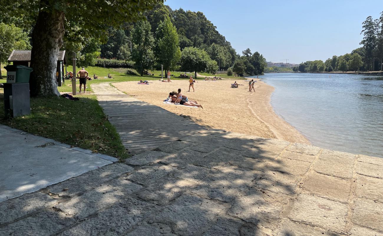 Фото Praia Fluvial do Lerez с светлый песок поверхностью