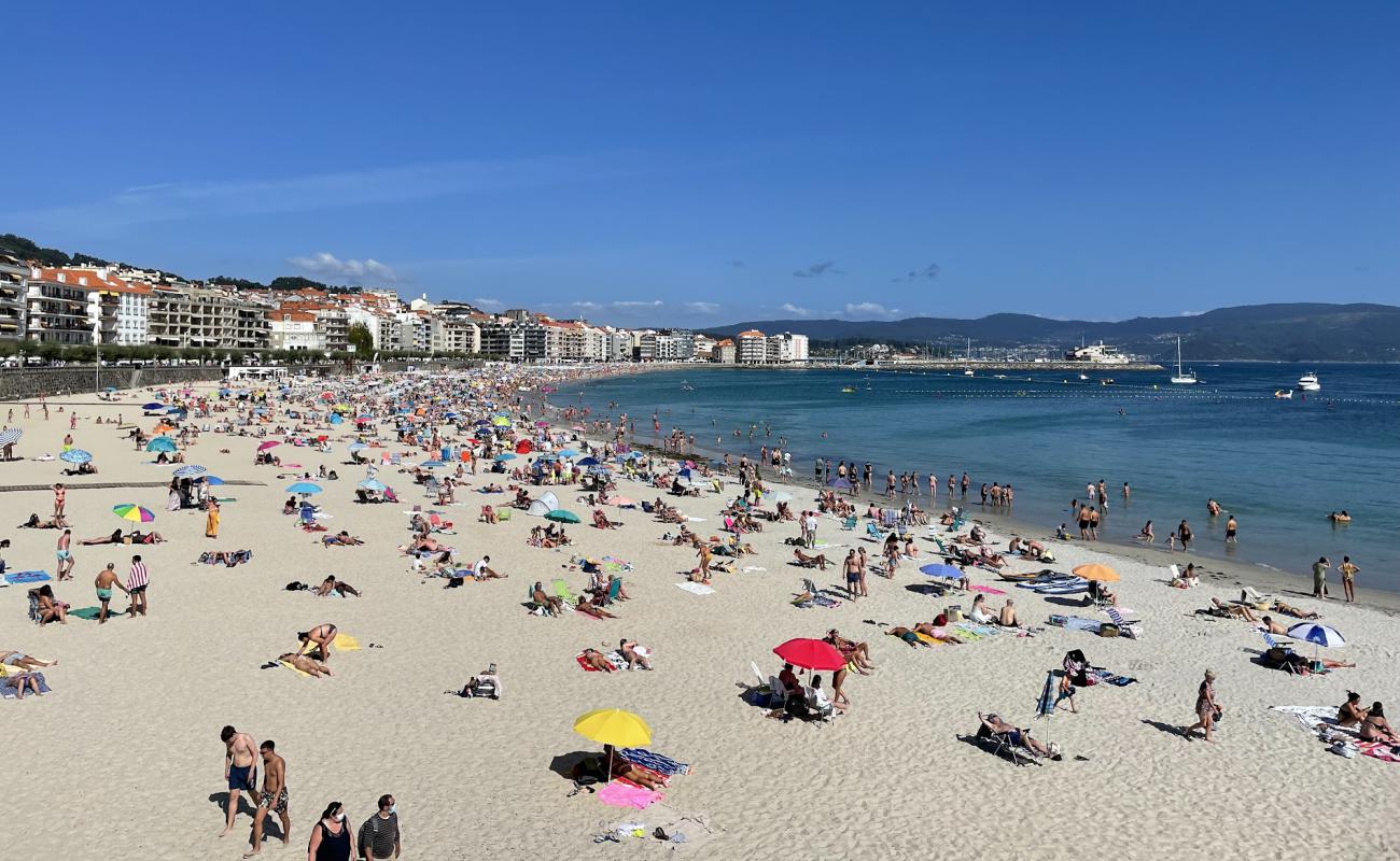 Фото Praia de Silgar с светлый песок поверхностью