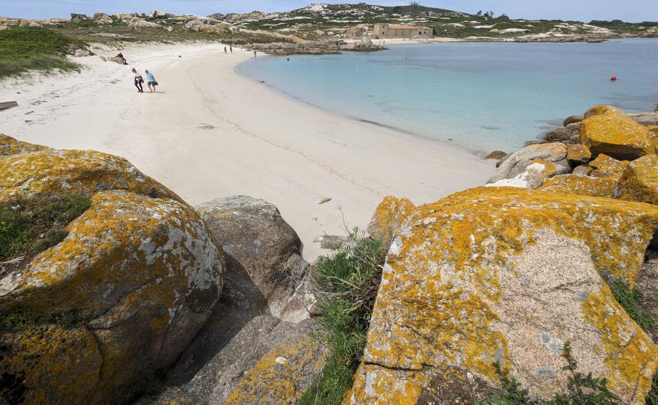 Фото Praia do Castelo Ou do Almacen с светлый песок поверхностью