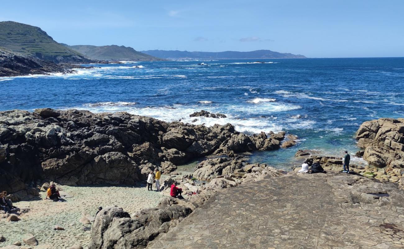 Фото Praia dos Cristais с белая чистая галька поверхностью