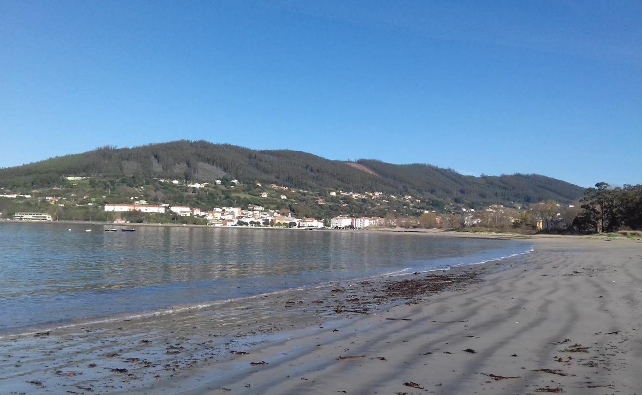 Фото Praia de Santo Isidro с светлый песок поверхностью