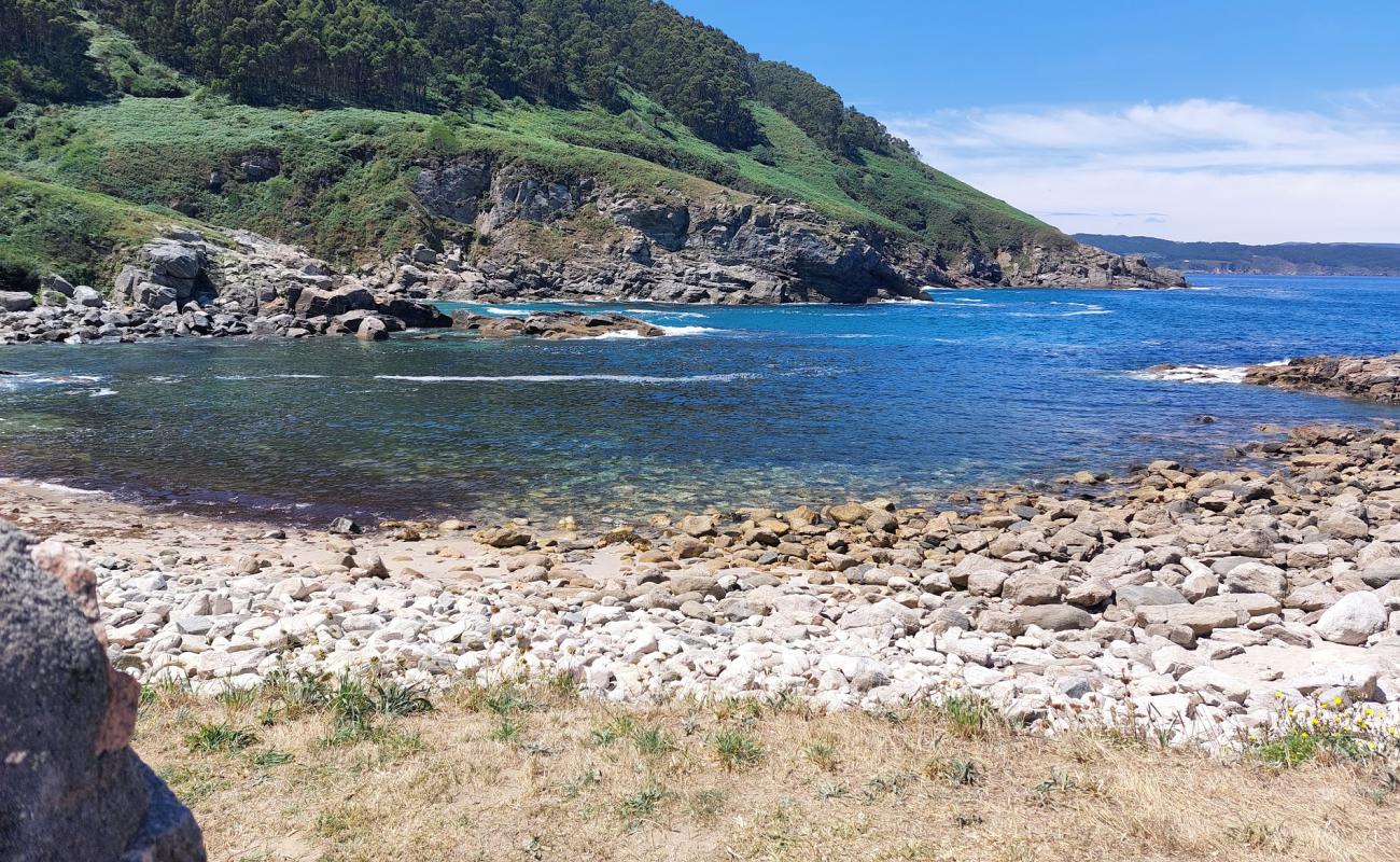 Фото Praia de Portonovo с песок с камнями поверхностью