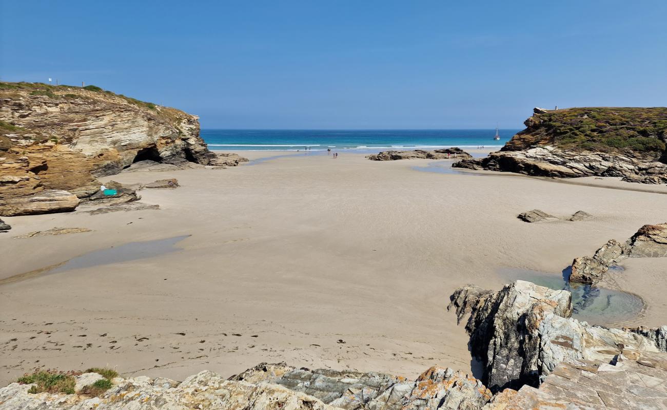 Фото Esteiro Beach с светлый песок поверхностью