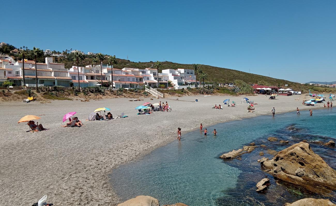 Фото Playa de Tubalita с серая чистая галька поверхностью