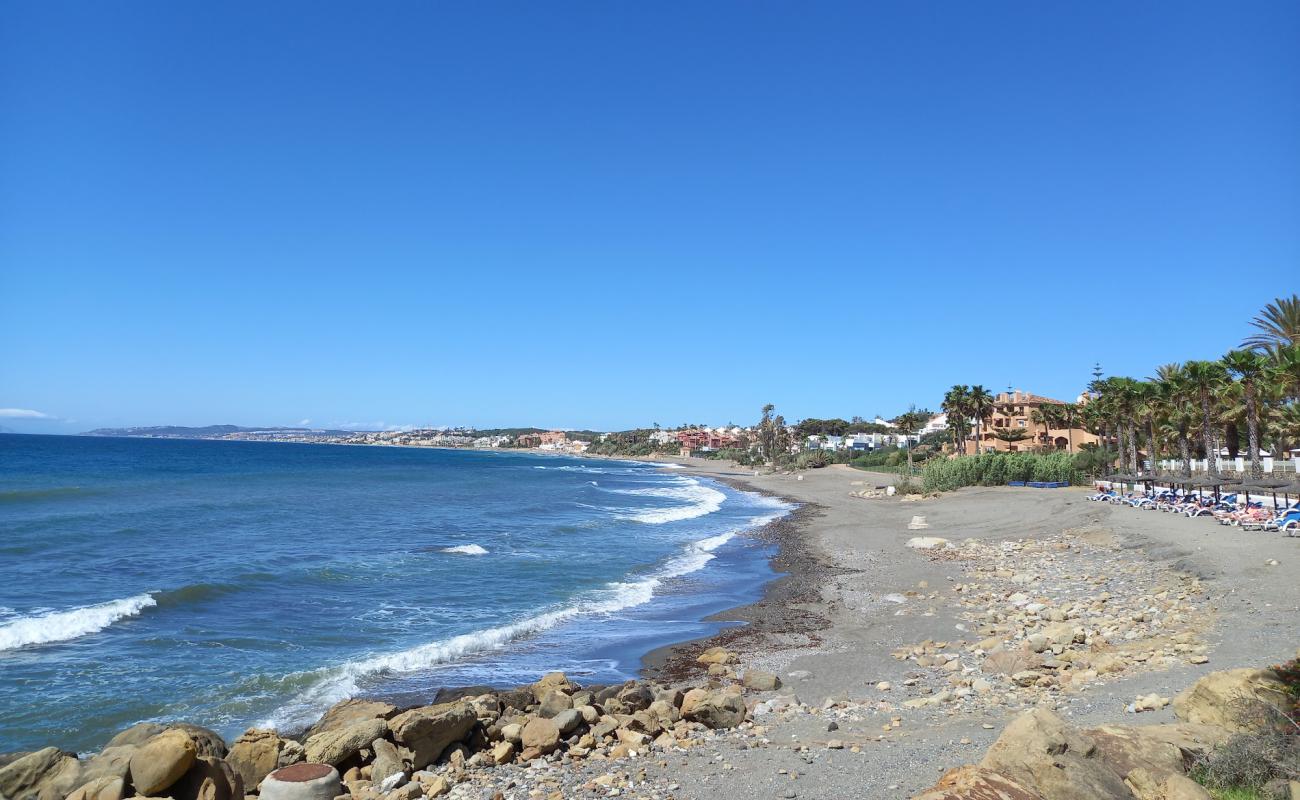 Фото Playa de Guadalobon с песок с галькой поверхностью