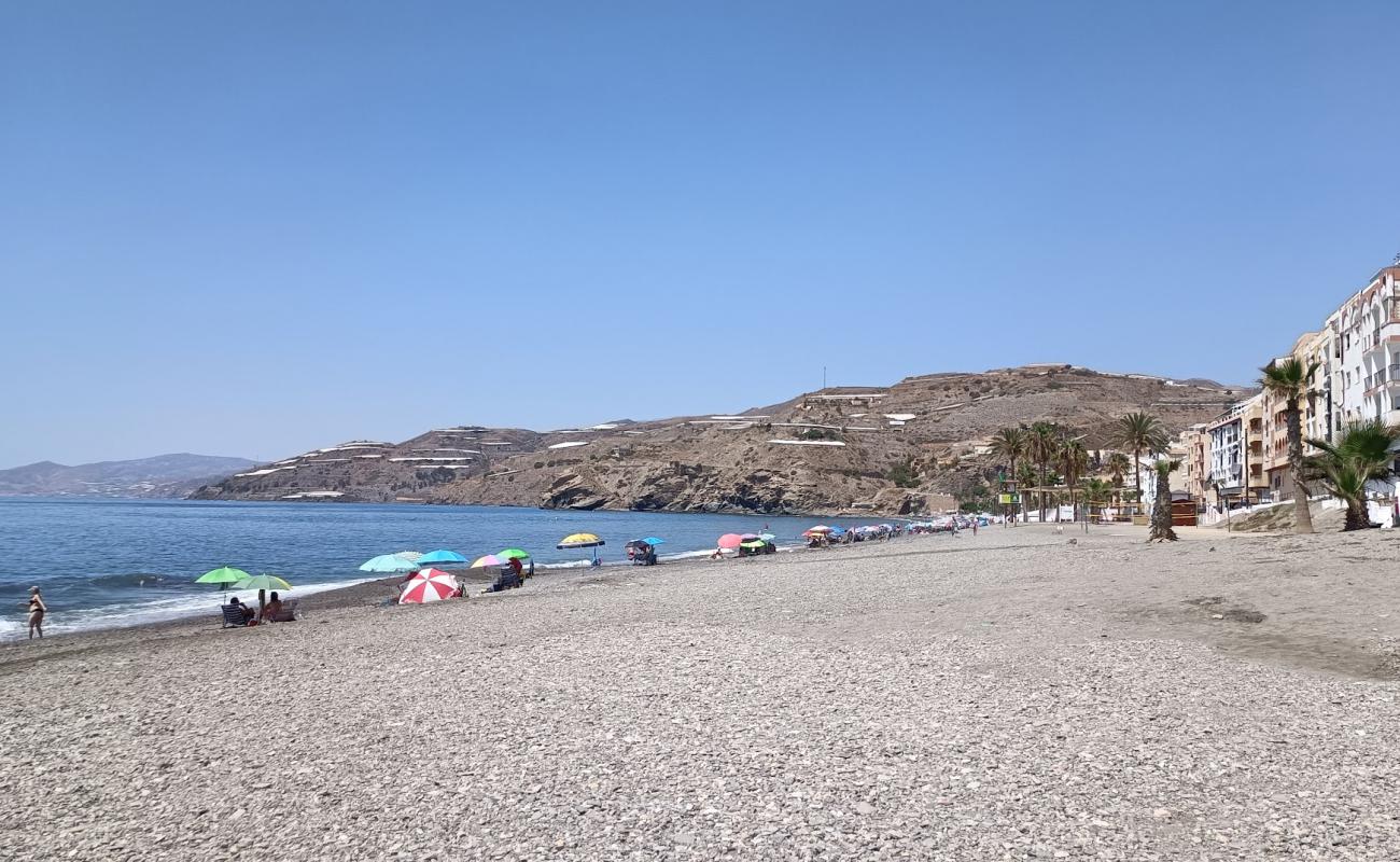 Фото Playa de La Rabita с серая чистая галька поверхностью