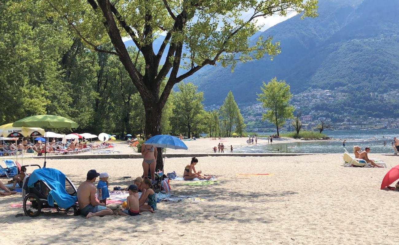 Фото Lido di Ascona с светлый песок поверхностью