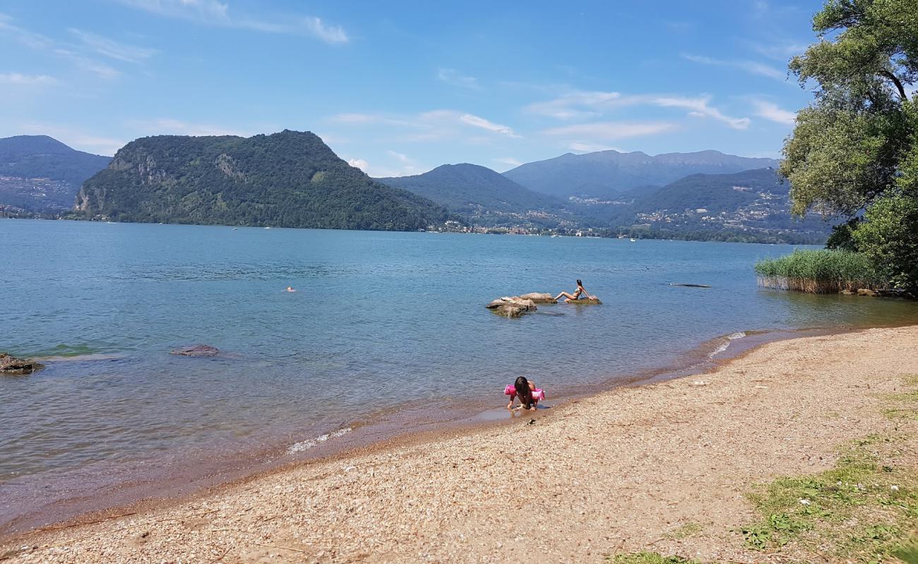 Фото Seebad Burglen Beach с трава поверхностью