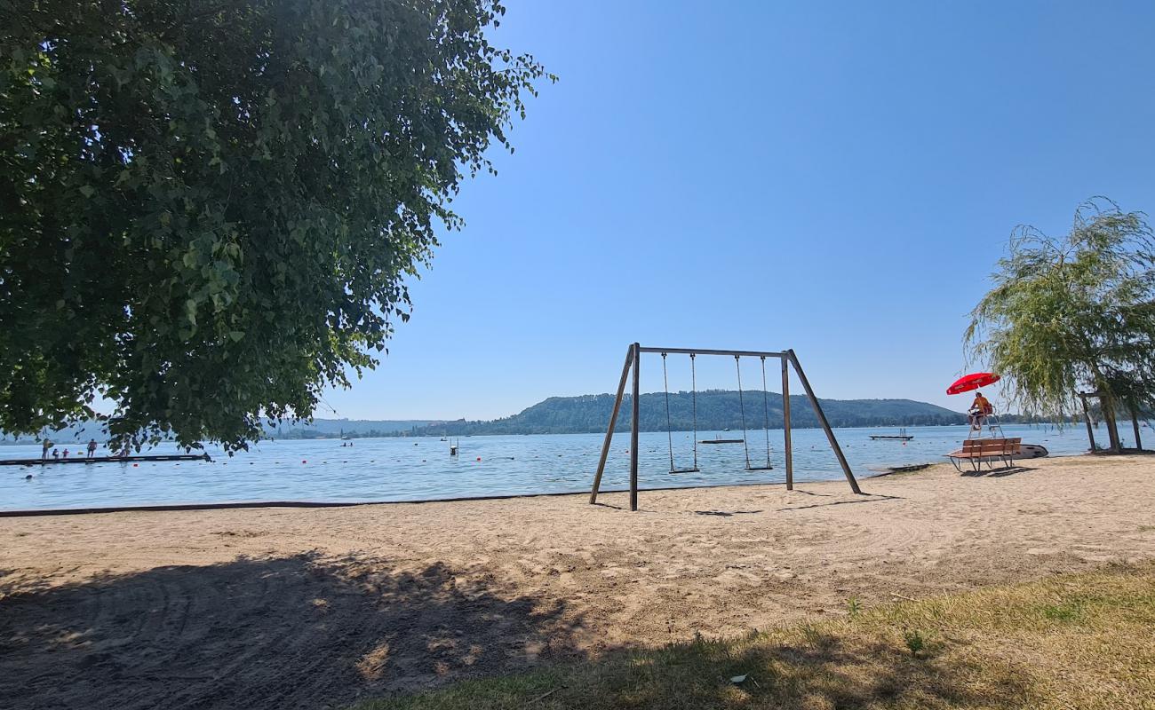 Фото Plage de La Neuveville с светлый песок поверхностью