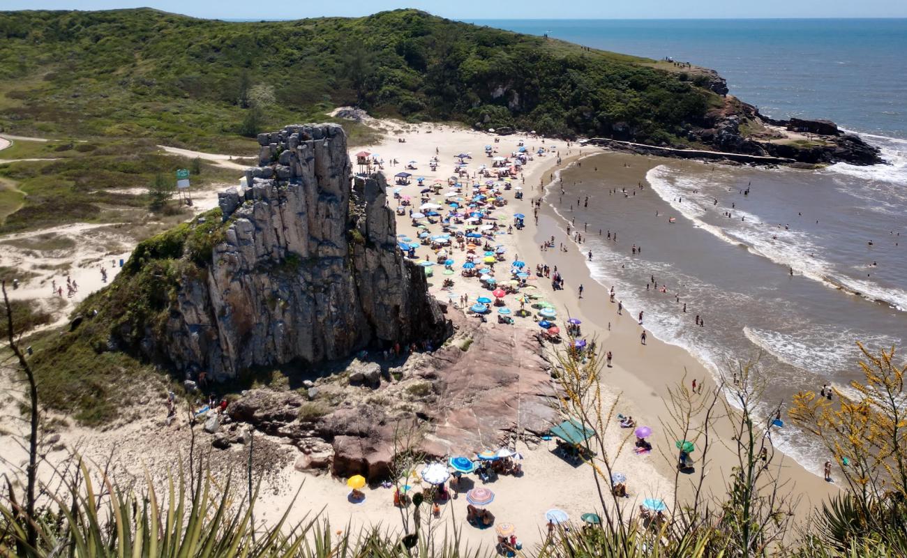 Фото Praia da Guarita с золотистый песок поверхностью