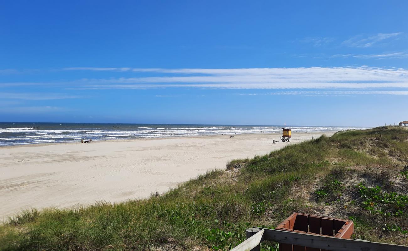 Фото Praia de Balneario Gaivota с золотистый песок поверхностью