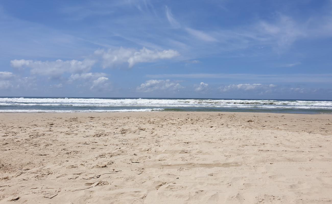 Фото Praia do Camacho с золотистый песок поверхностью