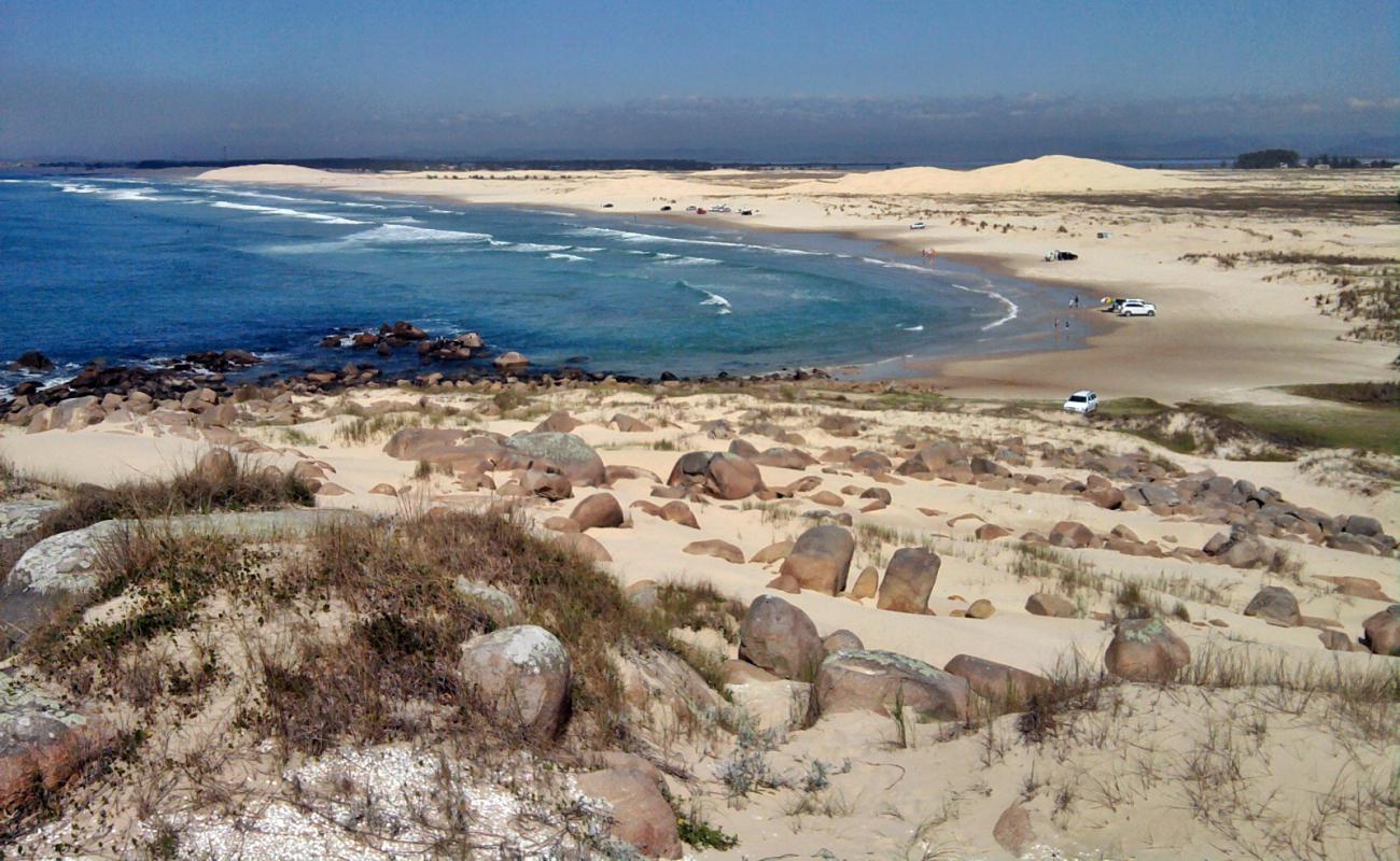 Фото Praia da Cigana с золотистый песок поверхностью