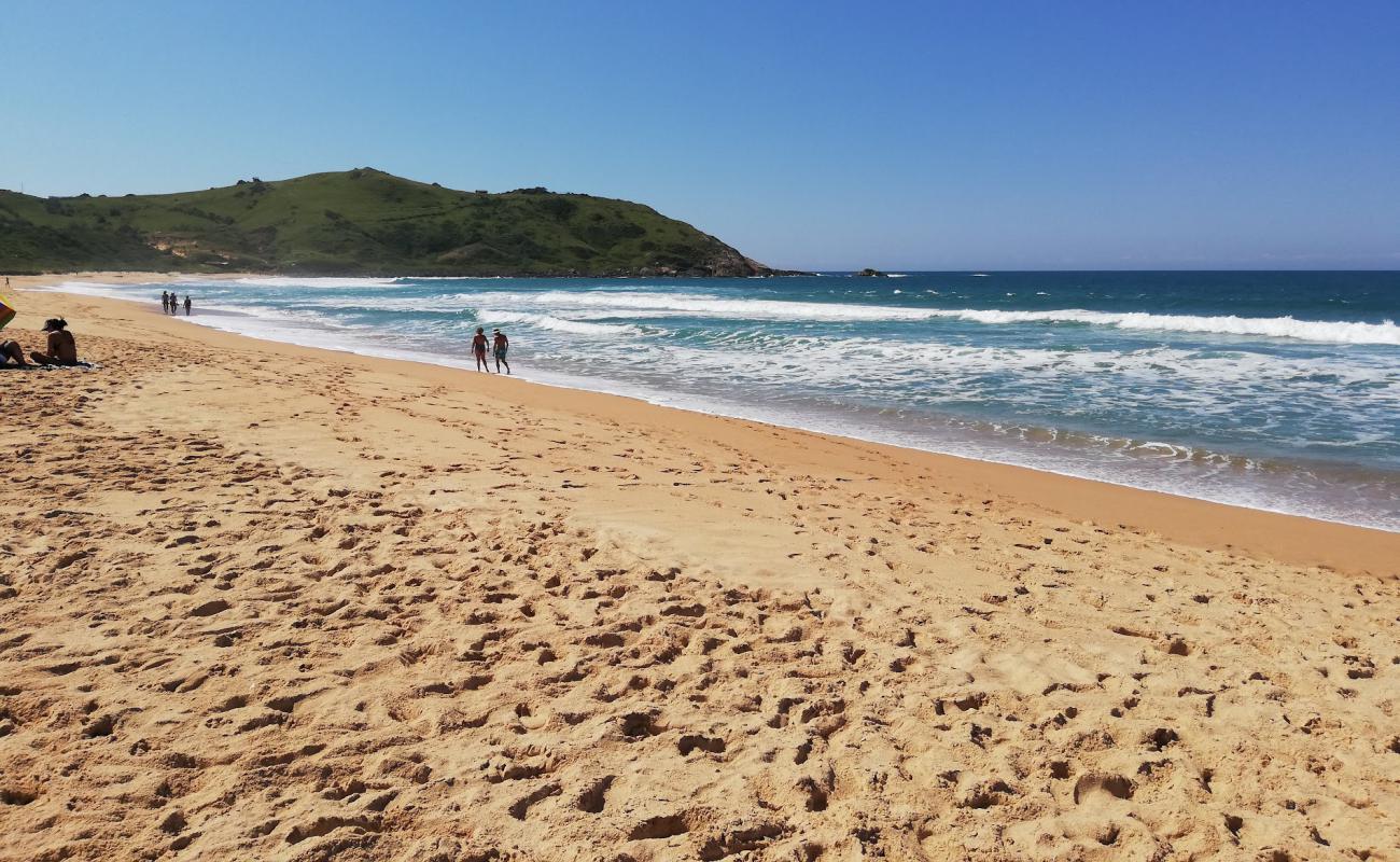 Фото Praia da Silveira с светлый песок поверхностью