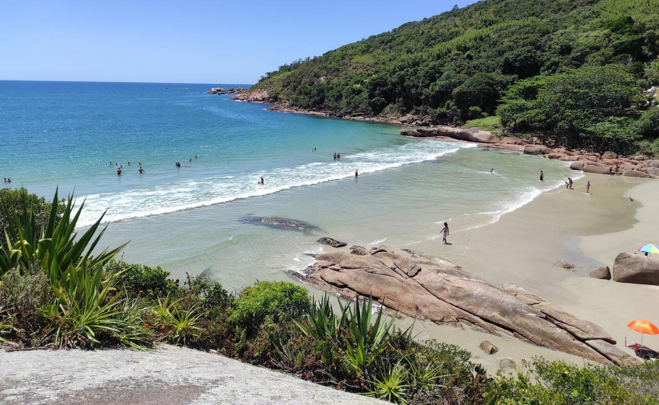 Фото Prainha da Barra с золотистый песок поверхностью