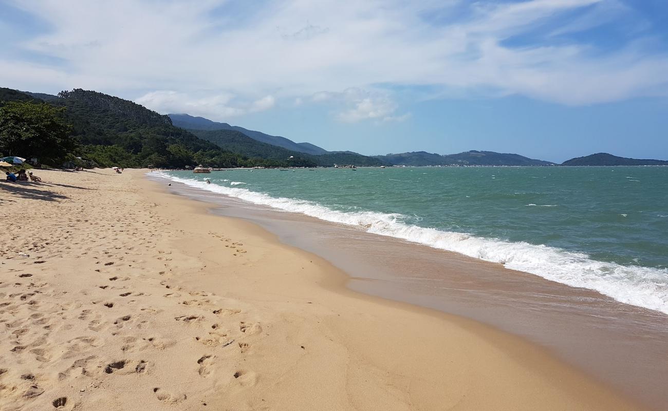 Фото Praia dos Magalhaes с светлый песок поверхностью