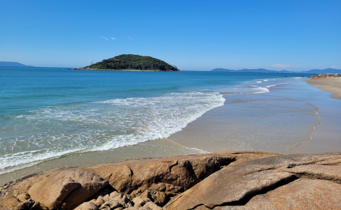 Фото Praia de Fora с золотистый песок поверхностью