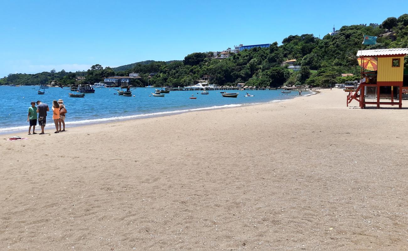 Фото Praia de Calheiros с светлый песок поверхностью