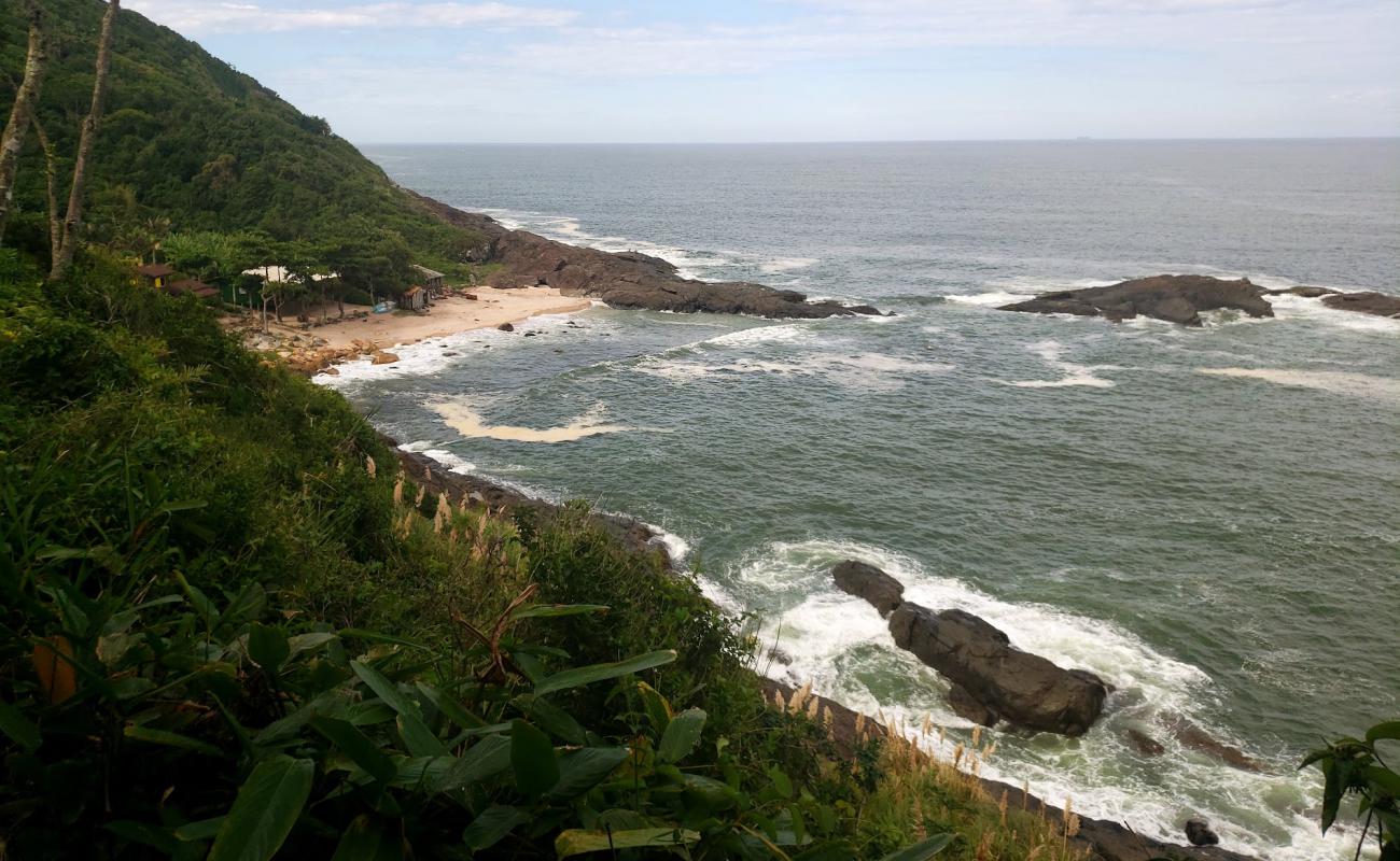 Фото Praia da Galhetinha II с песок с камнями поверхностью